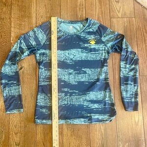Women's Rabbit Trail Patterned Top- perforated. Size M.